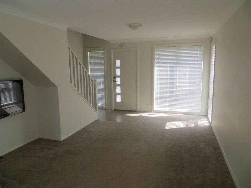 6 Matilda Lane, Glenfield NSW 2167