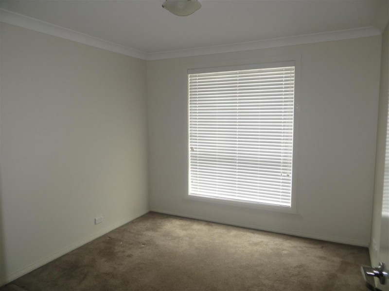 6 Matilda Lane, Glenfield NSW 2167