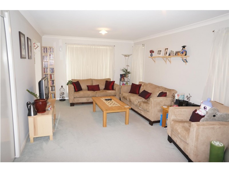 23 Mary Ann Drive, Glenfield NSW 2167