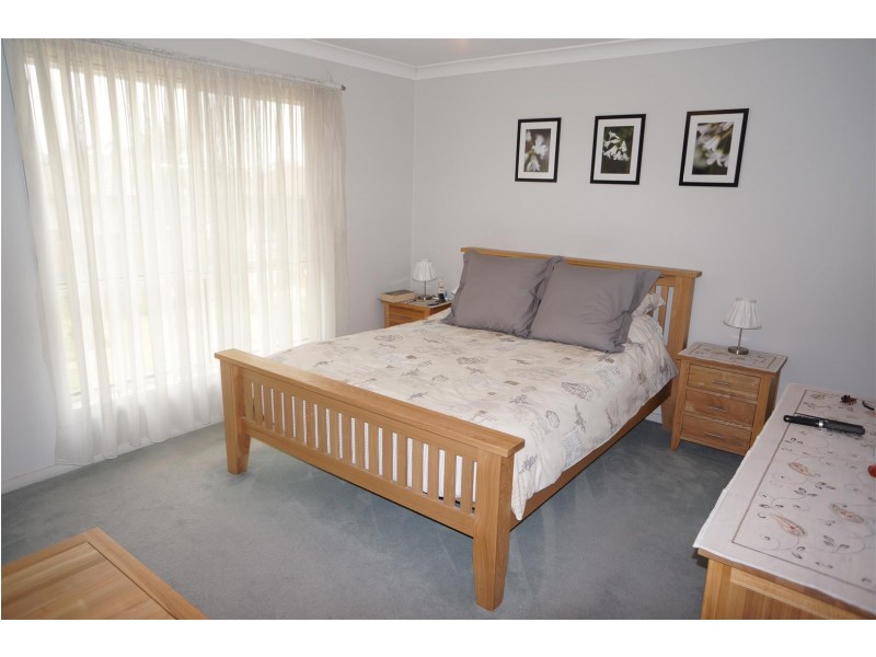 23 Mary Ann Drive, Glenfield NSW 2167