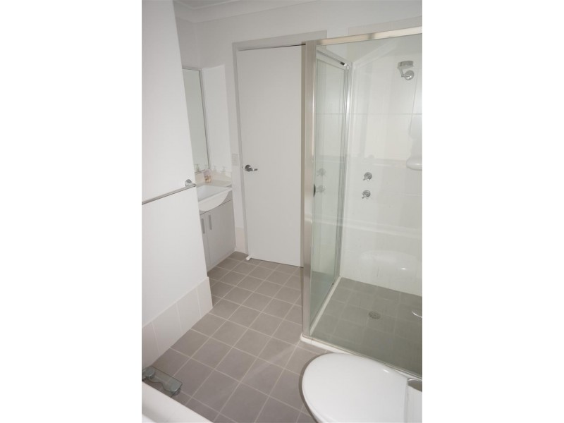 23 Mary Ann Drive, Glenfield NSW 2167