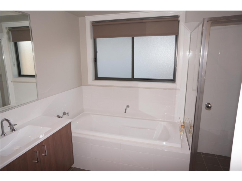 12 Matilda Lane, Glenfield NSW 2167