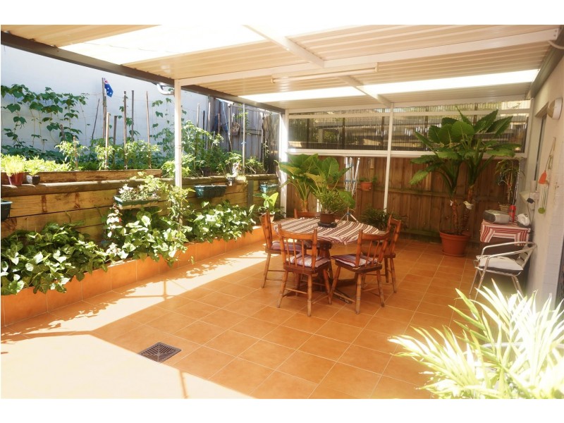 27 Mary Ann Drive, Glenfield NSW 2167