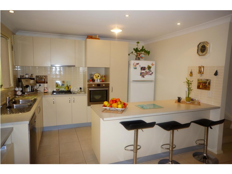 27 Mary Ann Drive, Glenfield NSW 2167