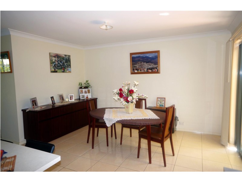 27 Mary Ann Drive, Glenfield NSW 2167