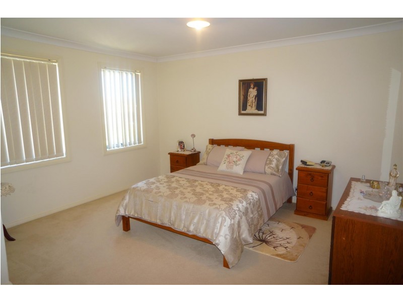 27 Mary Ann Drive, Glenfield NSW 2167