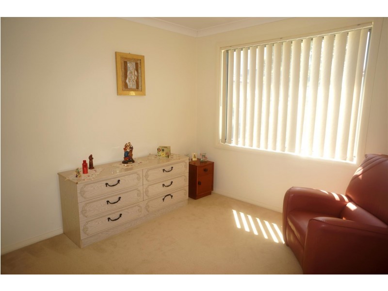 27 Mary Ann Drive, Glenfield NSW 2167