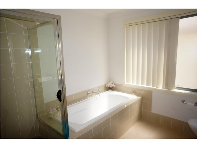 27 Mary Ann Drive, Glenfield NSW 2167