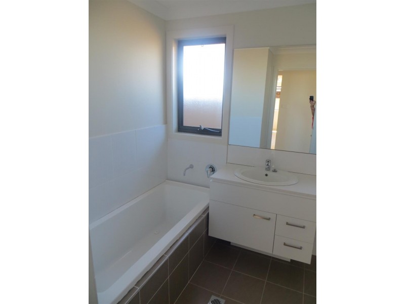 5 Bartlett Street, Oran Park NSW 2570