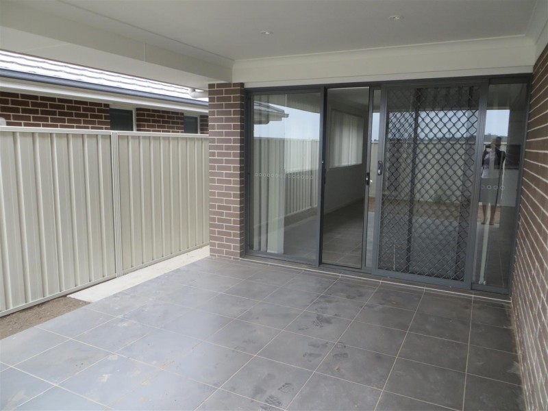 5 Bartlett Street, Oran Park NSW 2570