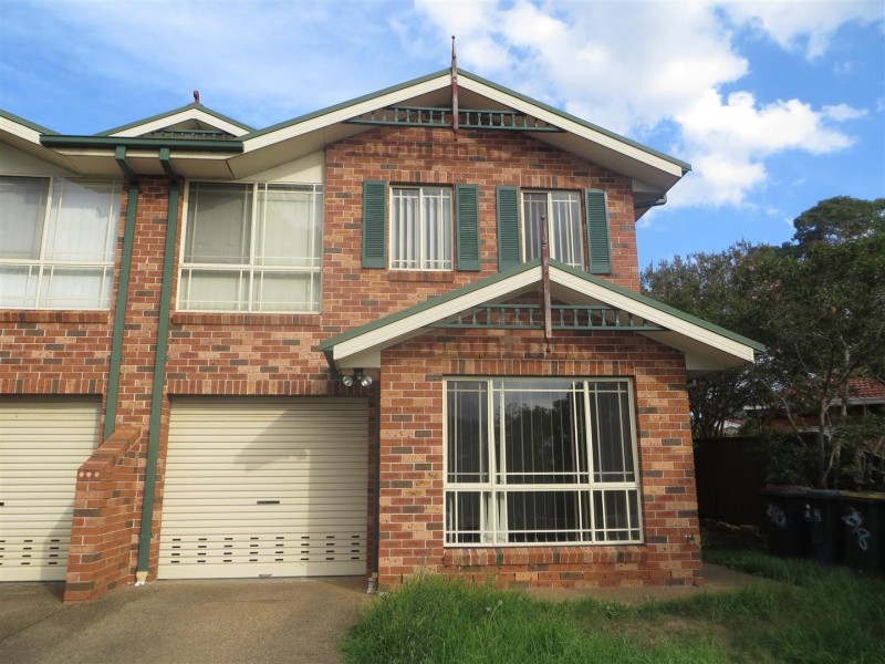2/8a Kiriwina Place, Glenfield NSW 2167