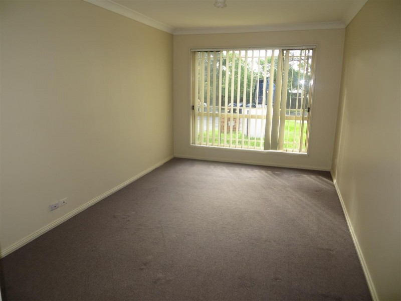 2/8a Kiriwina Place, Glenfield NSW 2167