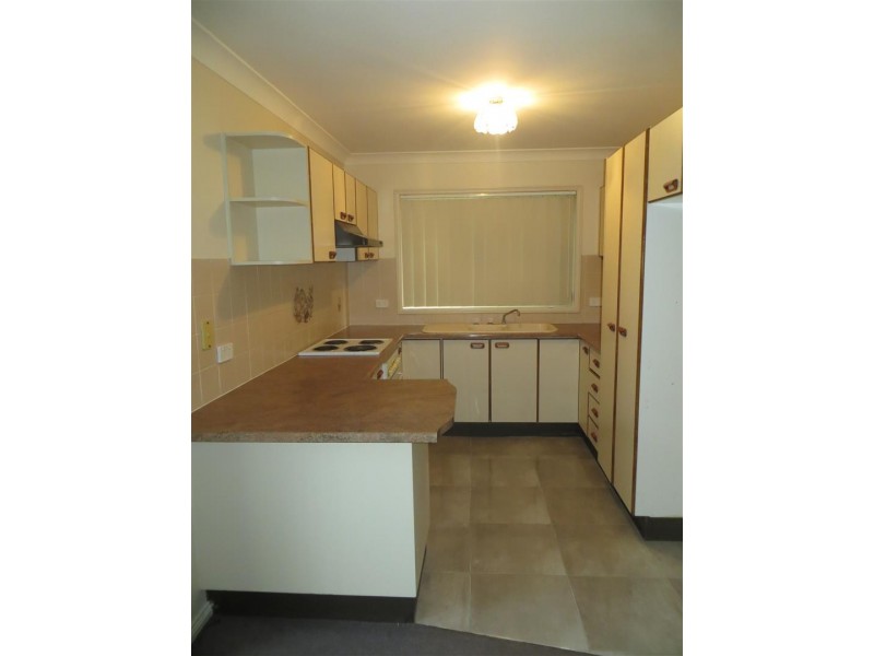 2/8a Kiriwina Place, Glenfield NSW 2167