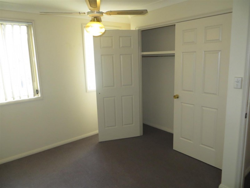 2/8a Kiriwina Place, Glenfield NSW 2167