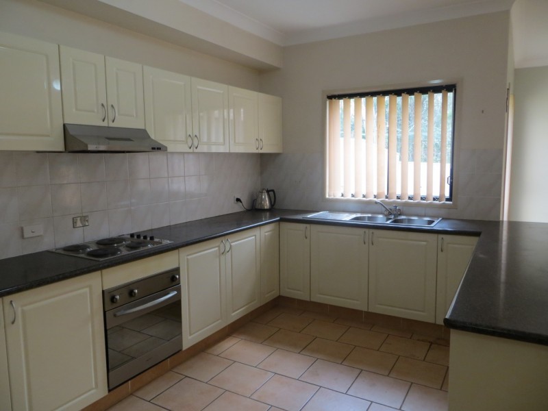 12 Lloyd Place, Casula NSW 2170