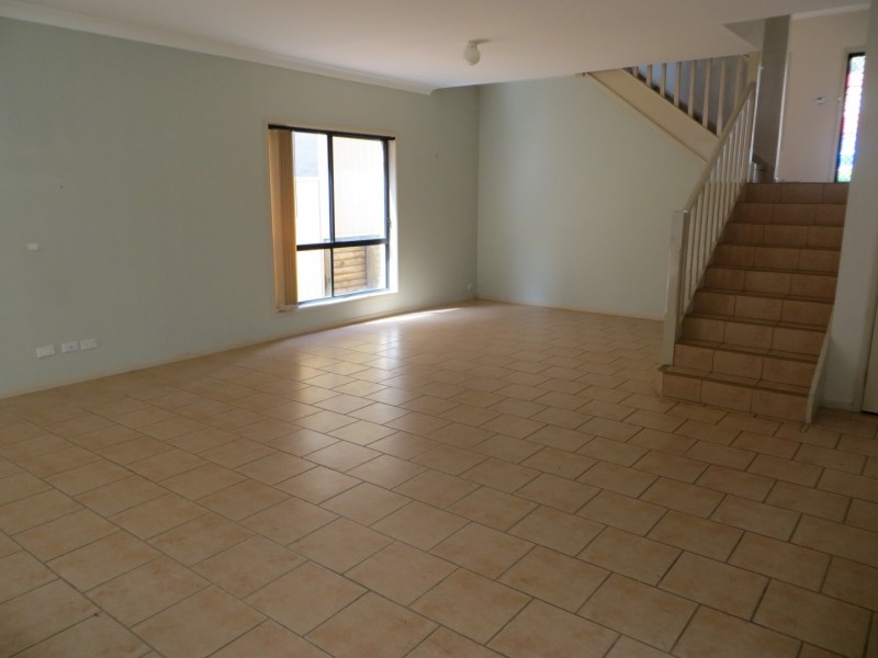 12 Lloyd Place, Casula NSW 2170