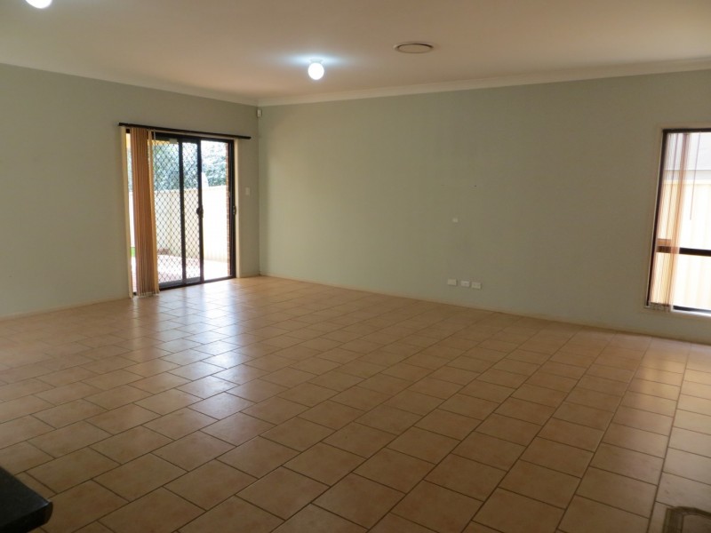 12 Lloyd Place, Casula NSW 2170