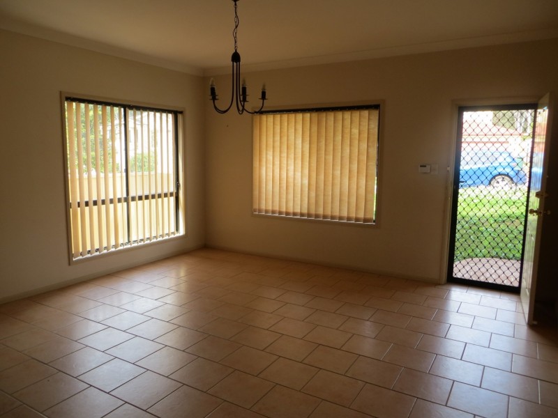 12 Lloyd Place, Casula NSW 2170