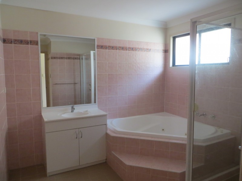 12 Lloyd Place, Casula NSW 2170