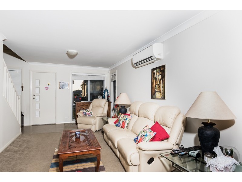 6 Matilda Lane, Glenfield NSW 2167
