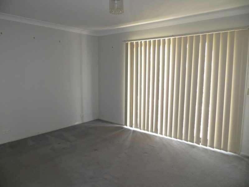 81 Atlantic Blvd, Glenfield NSW 2167