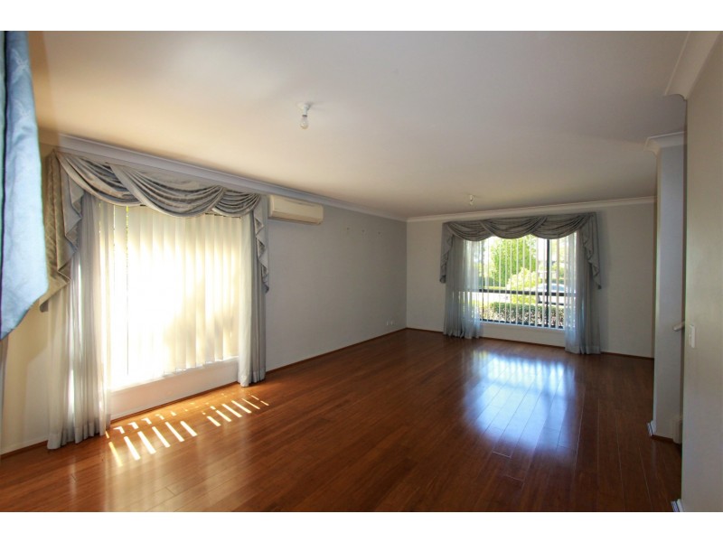 81 Atlantic Blvd, Glenfield NSW 2167
