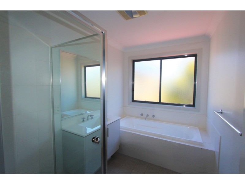 81 Atlantic Blvd, Glenfield NSW 2167