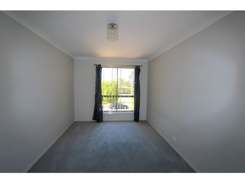 81 Atlantic Blvd, Glenfield NSW 2167