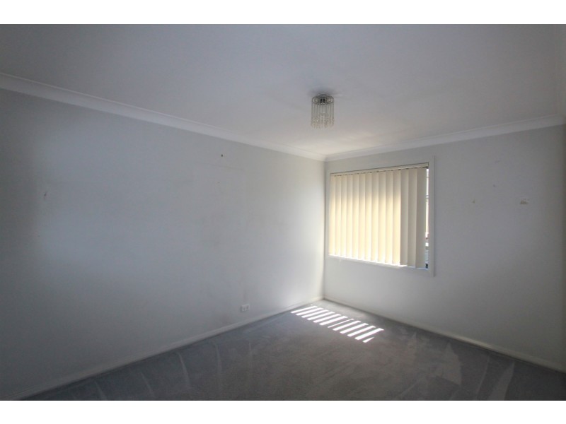 81 Atlantic Blvd, Glenfield NSW 2167