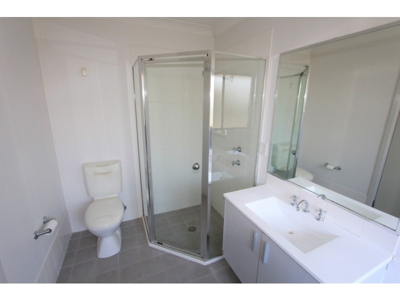 81 Atlantic Blvd, Glenfield NSW 2167