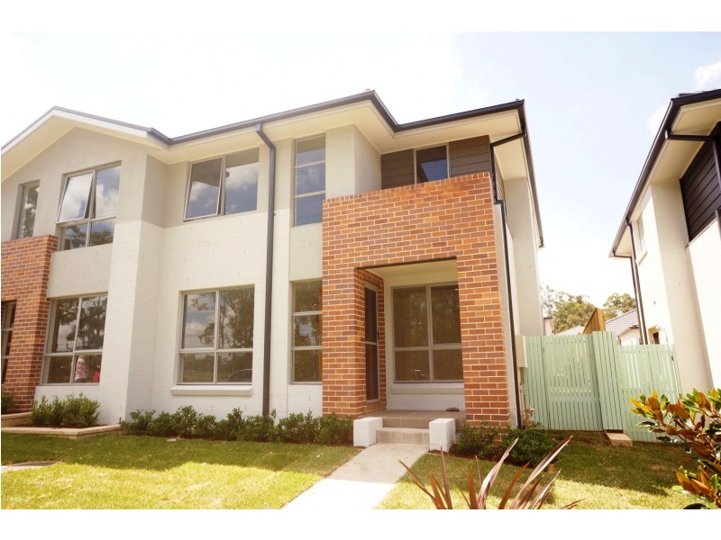 7 Three Bees Drive, Glenfield NSW 2167