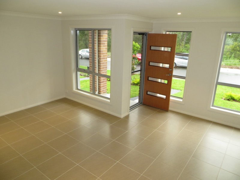 7 Three Bees Drive, Glenfield NSW 2167