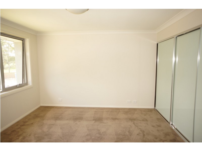 7 Three Bees Drive, Glenfield NSW 2167