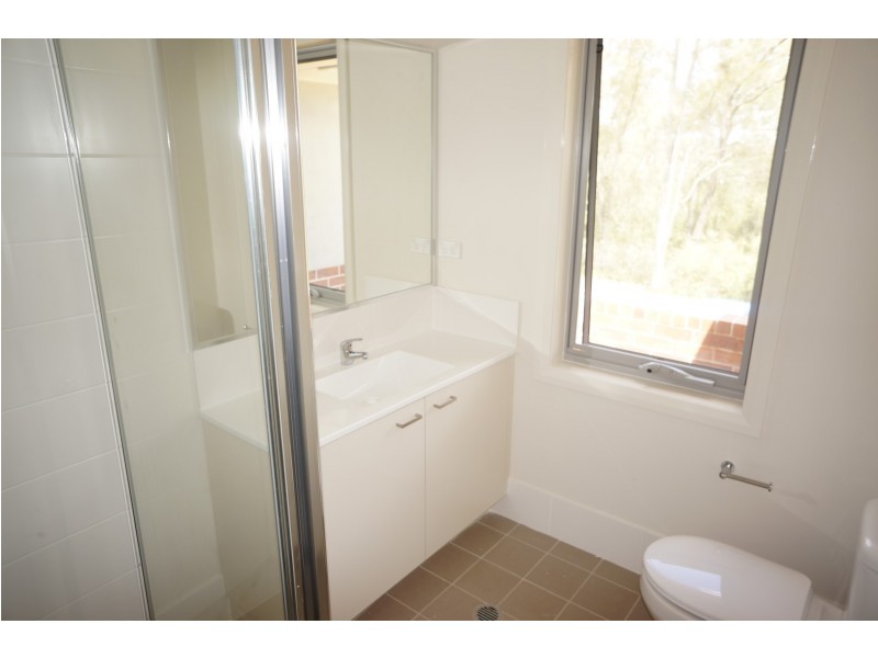 7 Three Bees Drive, Glenfield NSW 2167