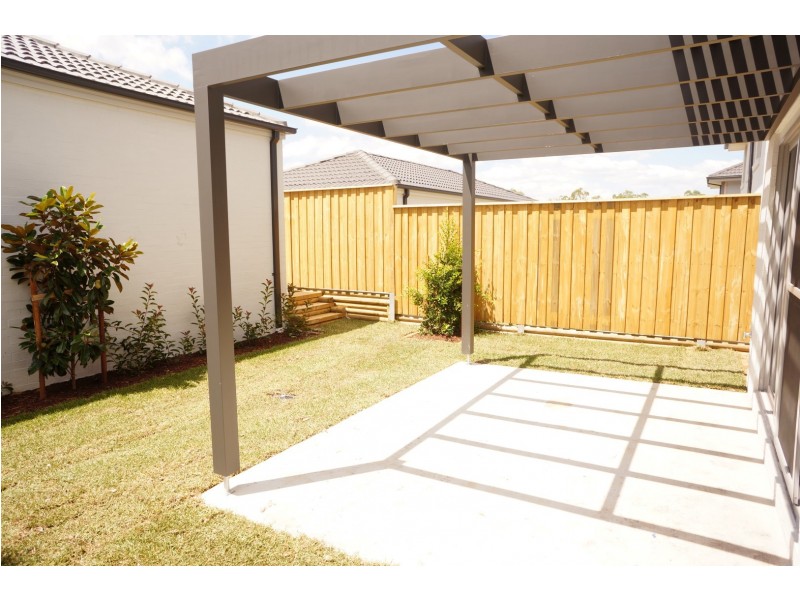 7 Three Bees Drive, Glenfield NSW 2167