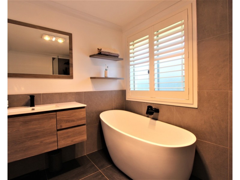 1 Palana Close, West Hoxton NSW 2171