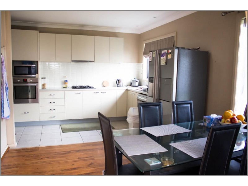 22 Mary Ann Drive, Glenfield NSW 2167