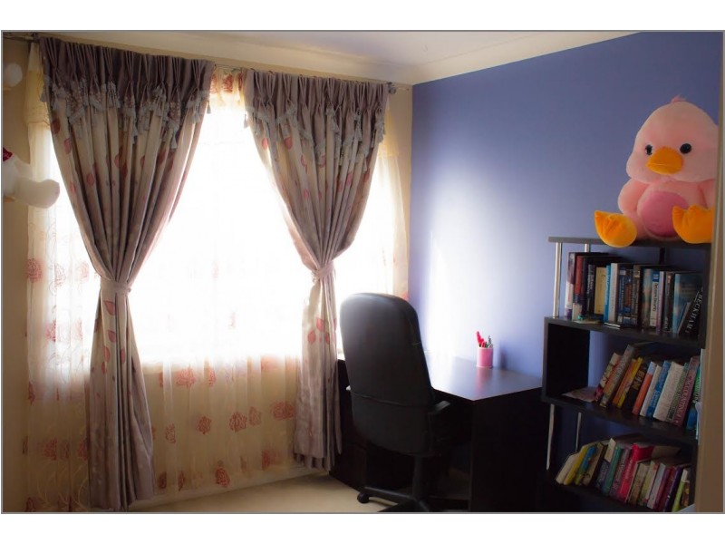 22 Mary Ann Drive, Glenfield NSW 2167