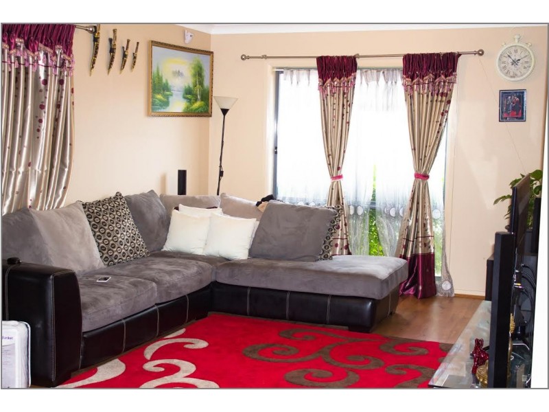 22 Mary Ann Drive, Glenfield NSW 2167