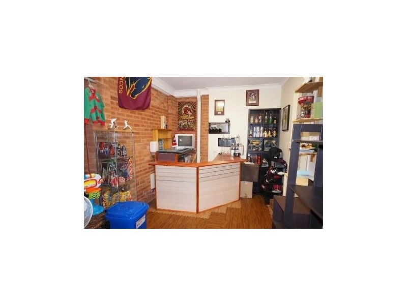 22 Mary Ann Drive, Glenfield NSW 2167