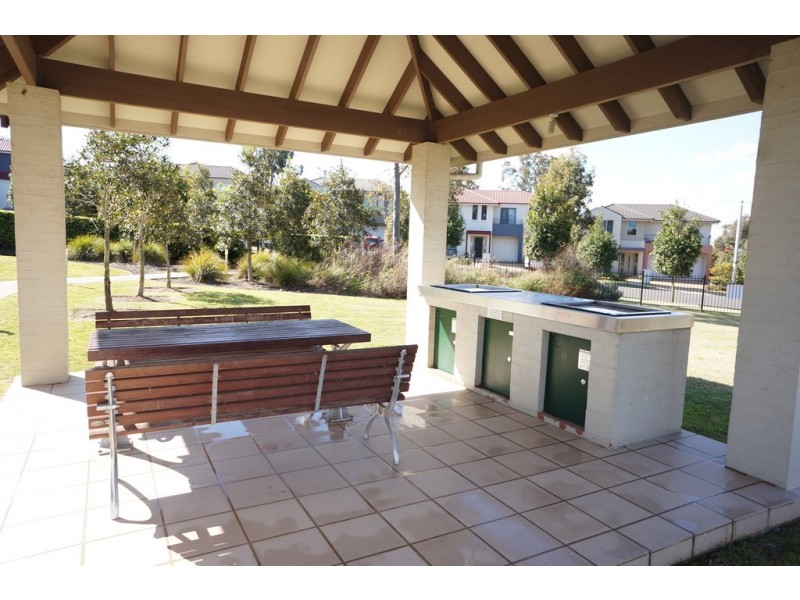 22 Mary Ann Drive, Glenfield NSW 2167