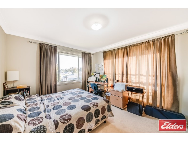 8 Hadlow Avenue, Glenfield NSW 2167