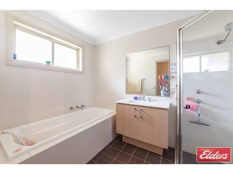 8 Hadlow Avenue, Glenfield NSW 2167