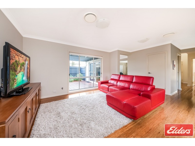 21 Hillsborough Crescent, Glenfield NSW 2167