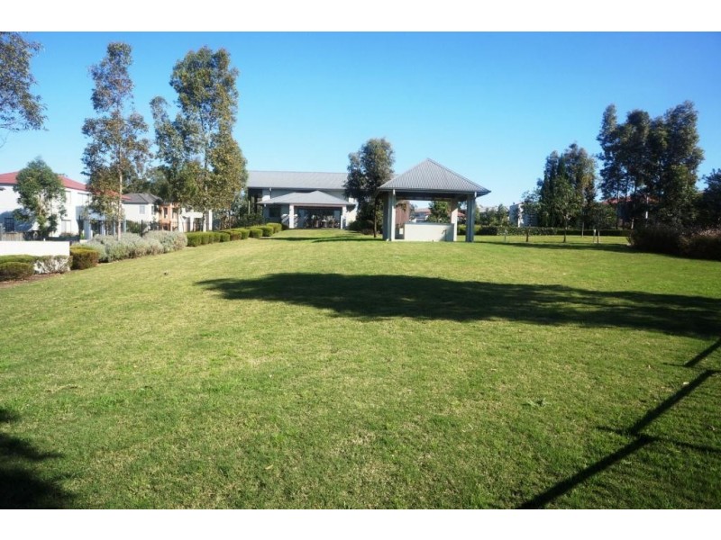 21 Hillsborough Crescent, Glenfield NSW 2167