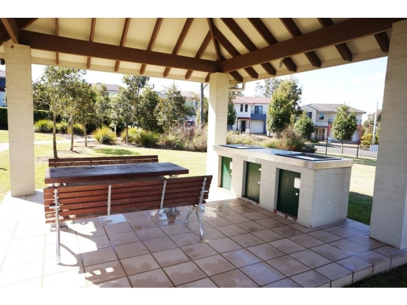21 Hillsborough Crescent, Glenfield NSW 2167