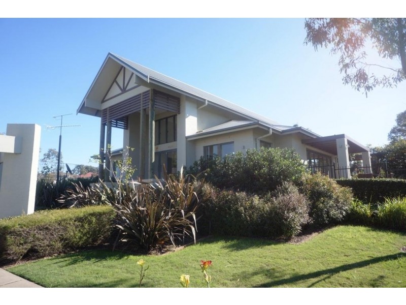 21 Hillsborough Crescent, Glenfield NSW 2167