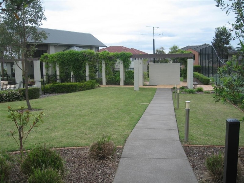 11 Hadlow Avenue, Glenfield NSW 2167