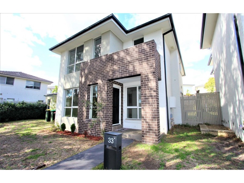 33 Northampton Drive, Glenfield NSW 2167