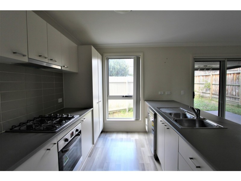 33 Northampton Drive, Glenfield NSW 2167